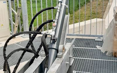 Hydraulik der Wehrklappe Kraftwerk Sinnhub ein Projekt der Ökostrombörse Salzburg